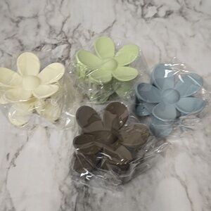 Flower hair clips